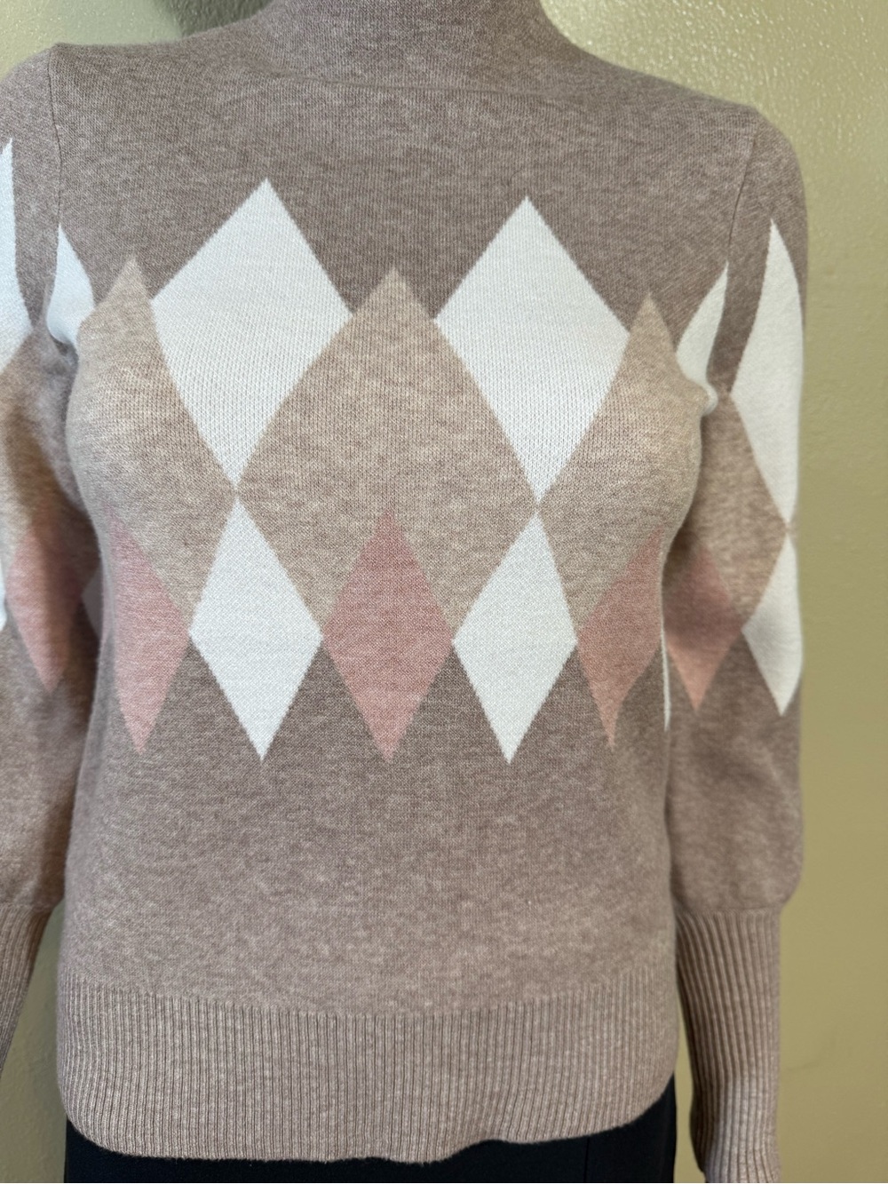 Rachel Zoe Tan & Pink Argyle Mock Neck Balloon Sleeve Sweater - Size S ( NWOT ) - Picture 2 of 11